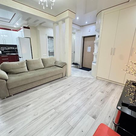Two Bedroom Large Apartment In Kischinau Exterior foto