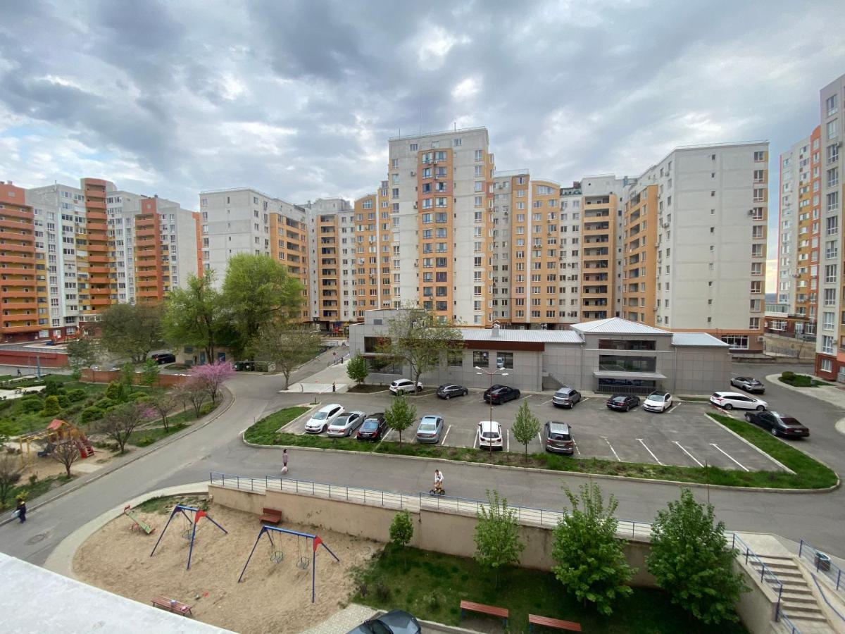 Two Bedroom Large Apartment In Kischinau Exterior foto