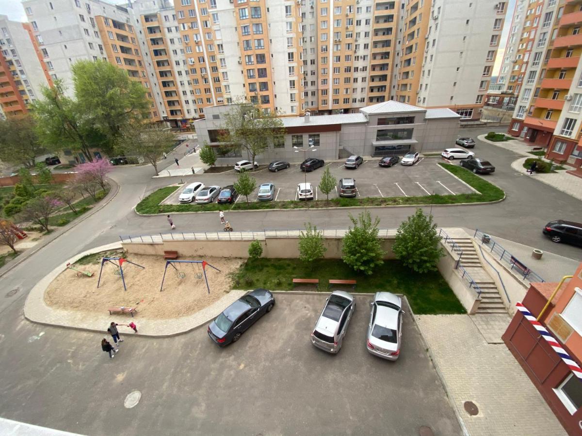 Two Bedroom Large Apartment In Kischinau Exterior foto