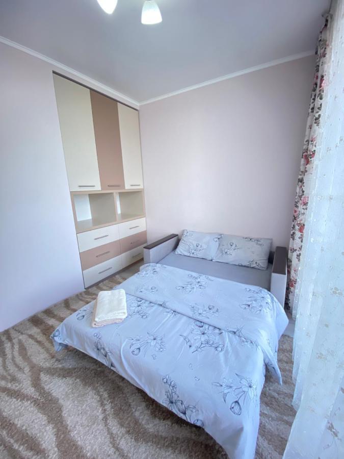 Two Bedroom Large Apartment In Kischinau Exterior foto