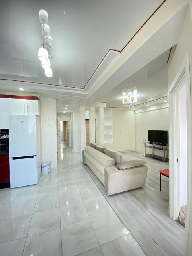 Two Bedroom Large Apartment In Kischinau Exterior foto
