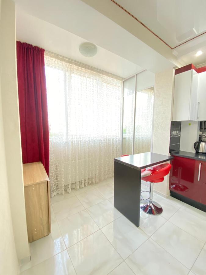 Two Bedroom Large Apartment In Kischinau Exterior foto