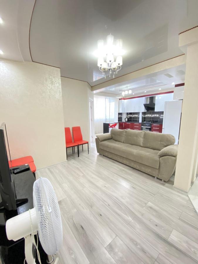 Two Bedroom Large Apartment In Kischinau Exterior foto