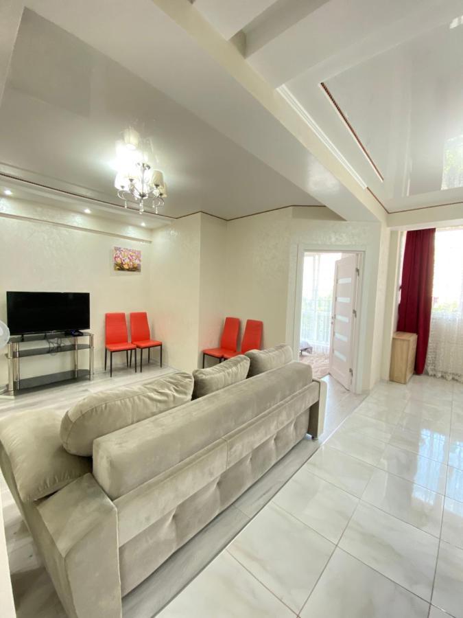 Two Bedroom Large Apartment In Kischinau Exterior foto