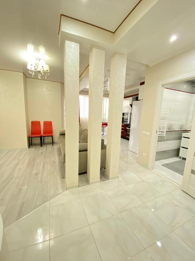 Two Bedroom Large Apartment In Kischinau Exterior foto
