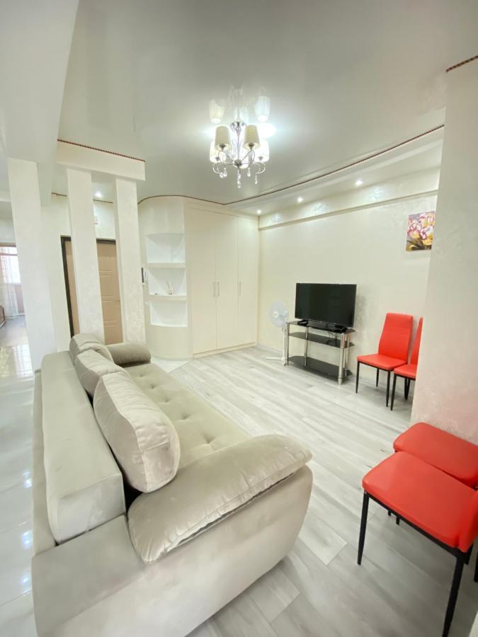 Two Bedroom Large Apartment In Kischinau Exterior foto