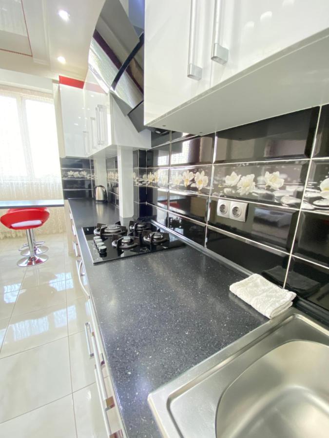 Two Bedroom Large Apartment In Kischinau Exterior foto