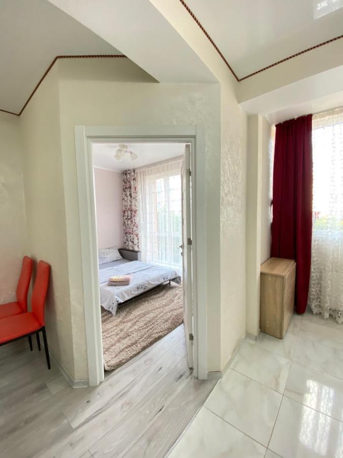 Two Bedroom Large Apartment In Kischinau Exterior foto