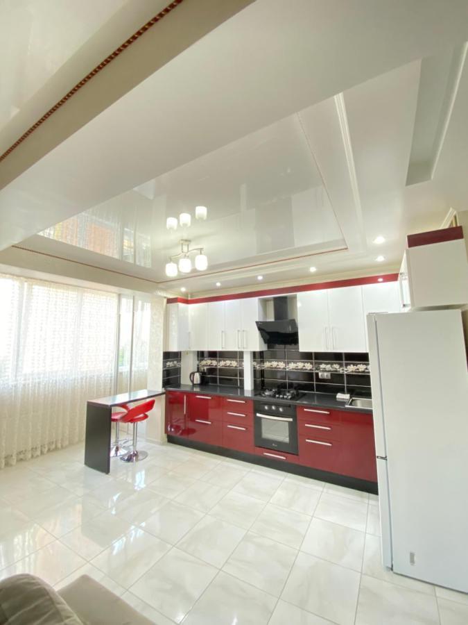 Two Bedroom Large Apartment In Kischinau Exterior foto