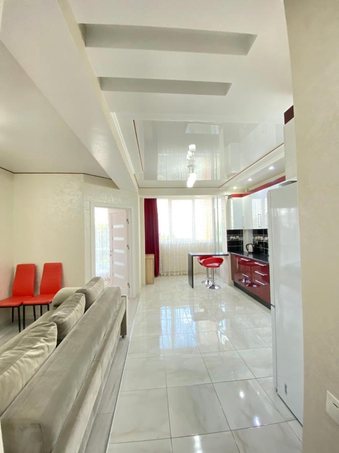 Two Bedroom Large Apartment In Kischinau Exterior foto