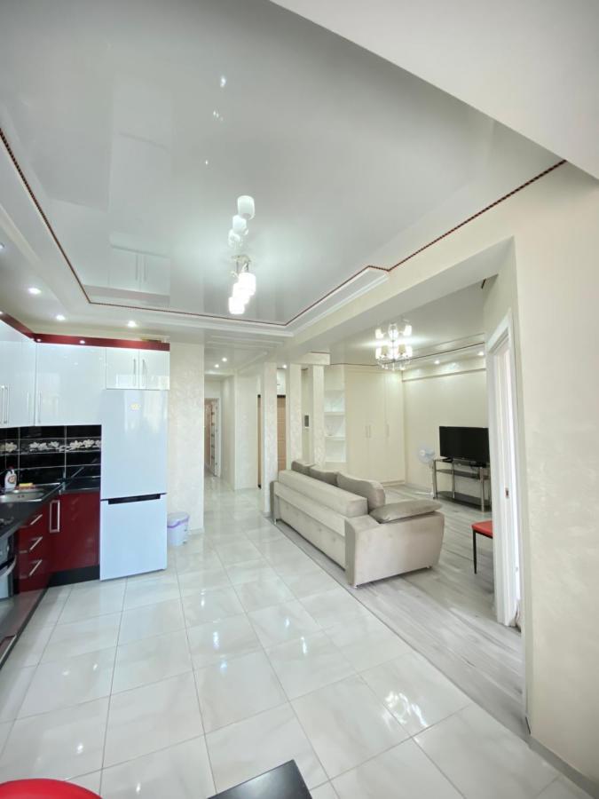 Two Bedroom Large Apartment In Kischinau Exterior foto