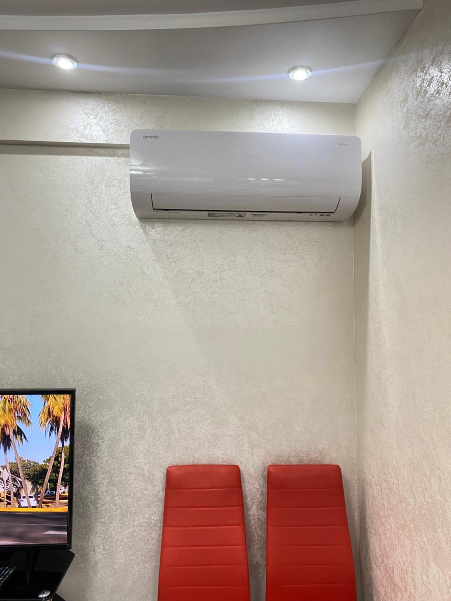 Two Bedroom Large Apartment In Kischinau Exterior foto